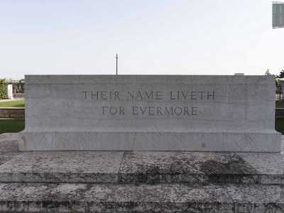 ...� �la pietra del ricordo�, l� dove  si trova incisa una scritta in inglese: their name liveth for everymore. �Il loro nome vive per sempre�